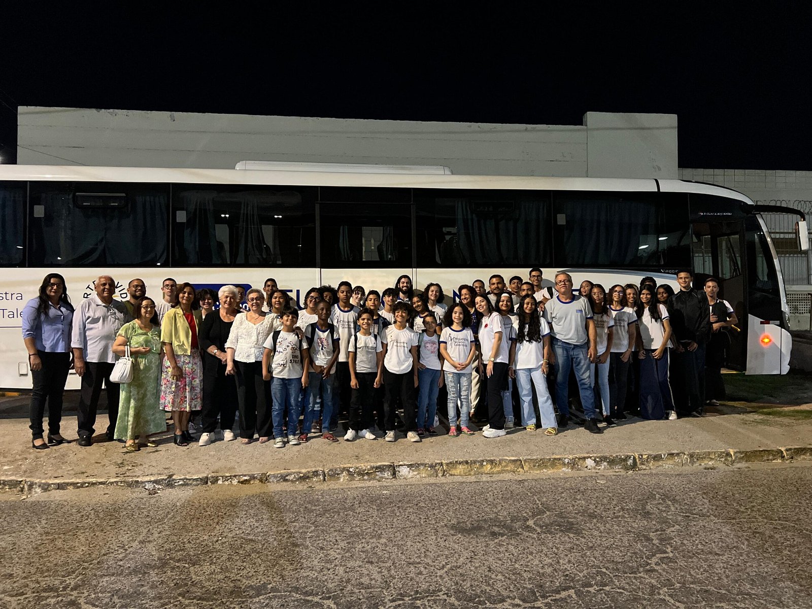 Leia mais sobre o artigo  Celebração e Conquista: Inauguração do Novo Ônibus da Fundação Nilo Coelho