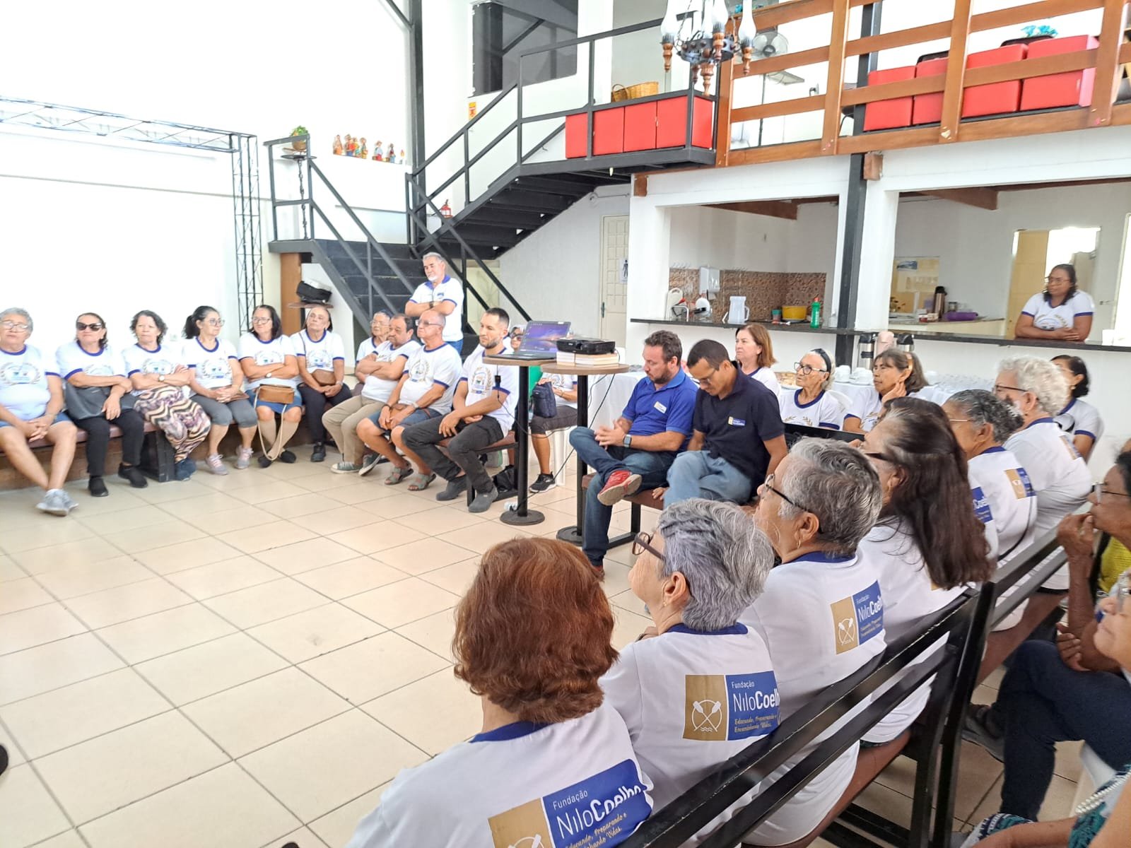 Leia mais sobre o artigo Os idosos do Projeto Viva Feliz se reuniram para um belo café da manhã em comemoração ao Dia dos Pais.