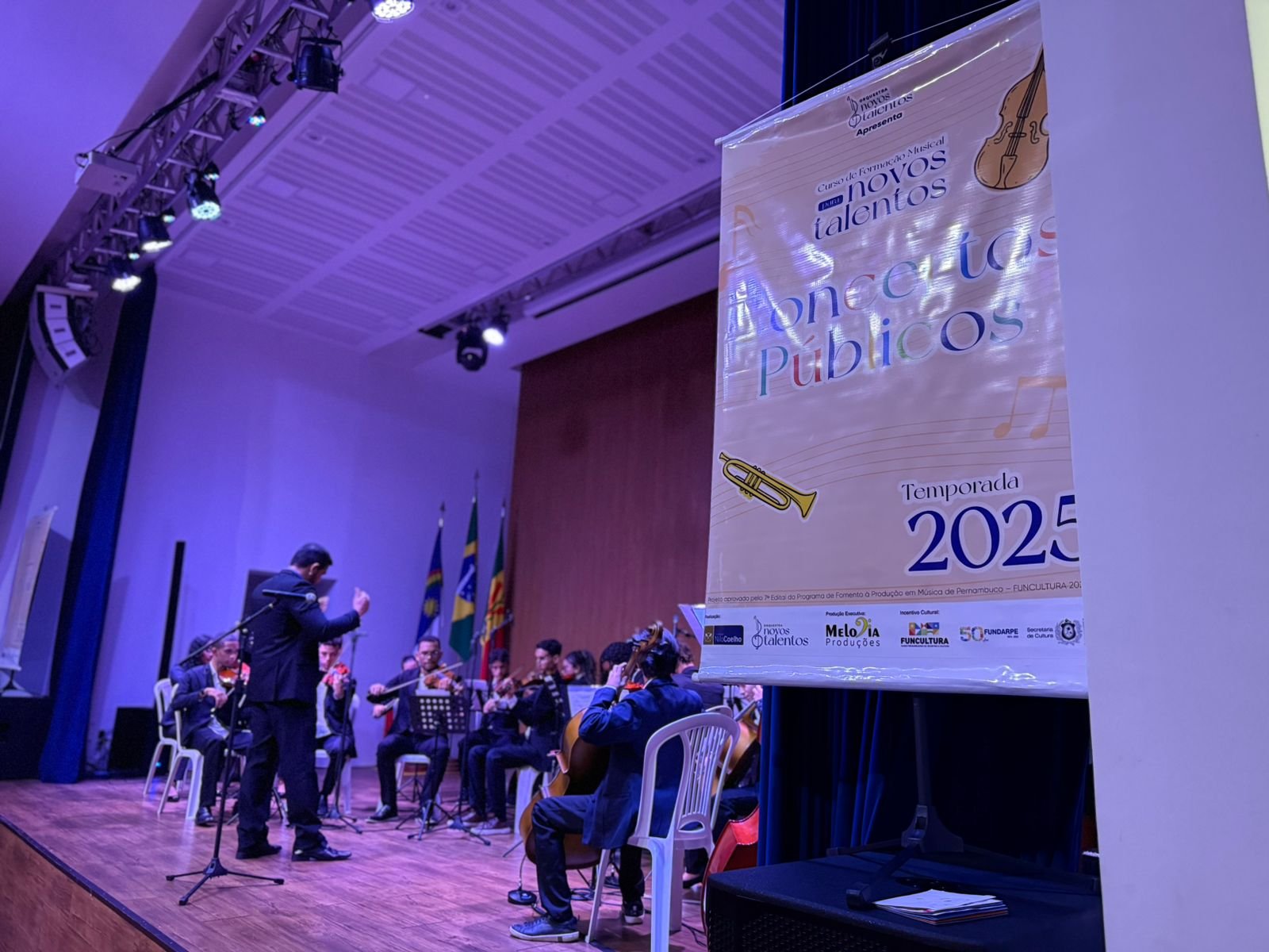 Leia mais sobre o artigo Jovens músicos da Orquestra Novos Talentos fazem apresentação dedicada às mães, em Petrolina